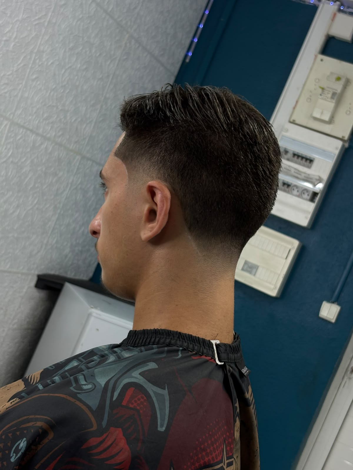 Coupe réalisée au salon numéro 3