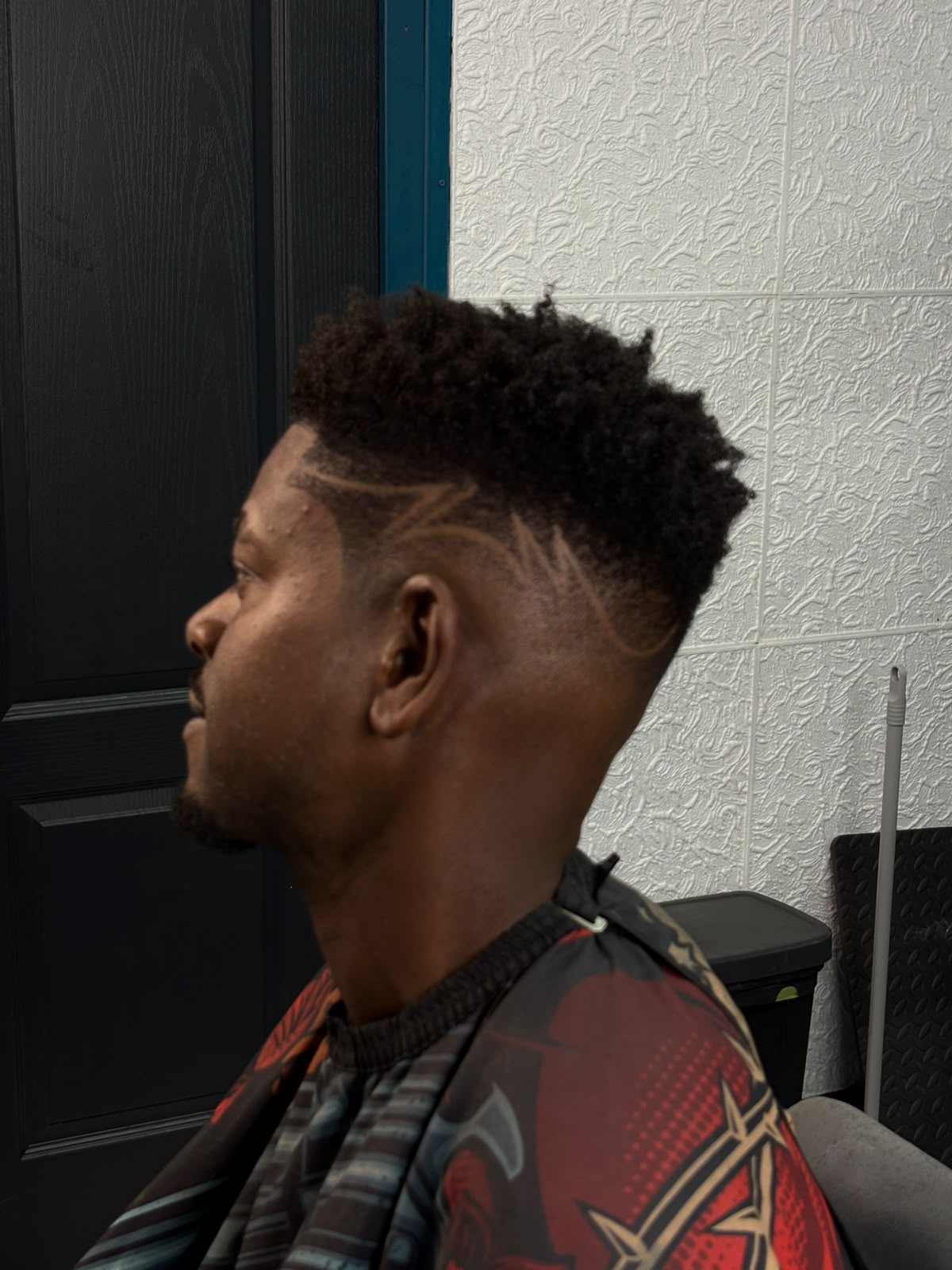 Coupe réalisée au salon numéro 5